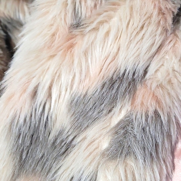 QED London Faux Fur Calico Peachy Blush & Grey Teddy Jacket Size Medium - Picture 5 of 6